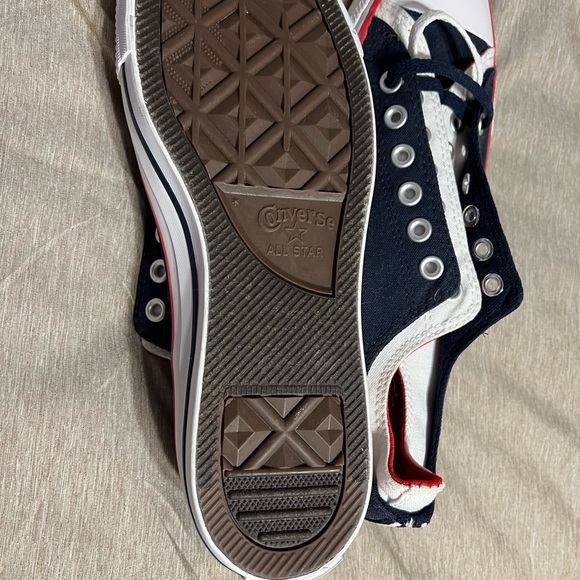 Never worn Converse All Stars - Picture 3 of 4